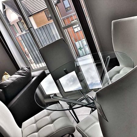 Amazing & Spacious 2 Bed 2 Bath Luxury Apartment With Balcony Free Wifi Sleeps 6 Bushey Luaran gambar