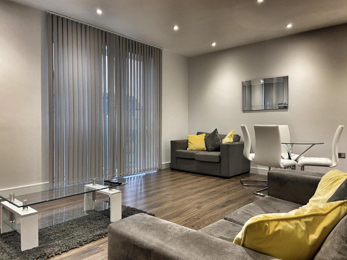 Amazing & Spacious 2 Bed 2 Bath Luxury Apartment With Balcony Free Wifi Sleeps 6 Bushey Luaran gambar