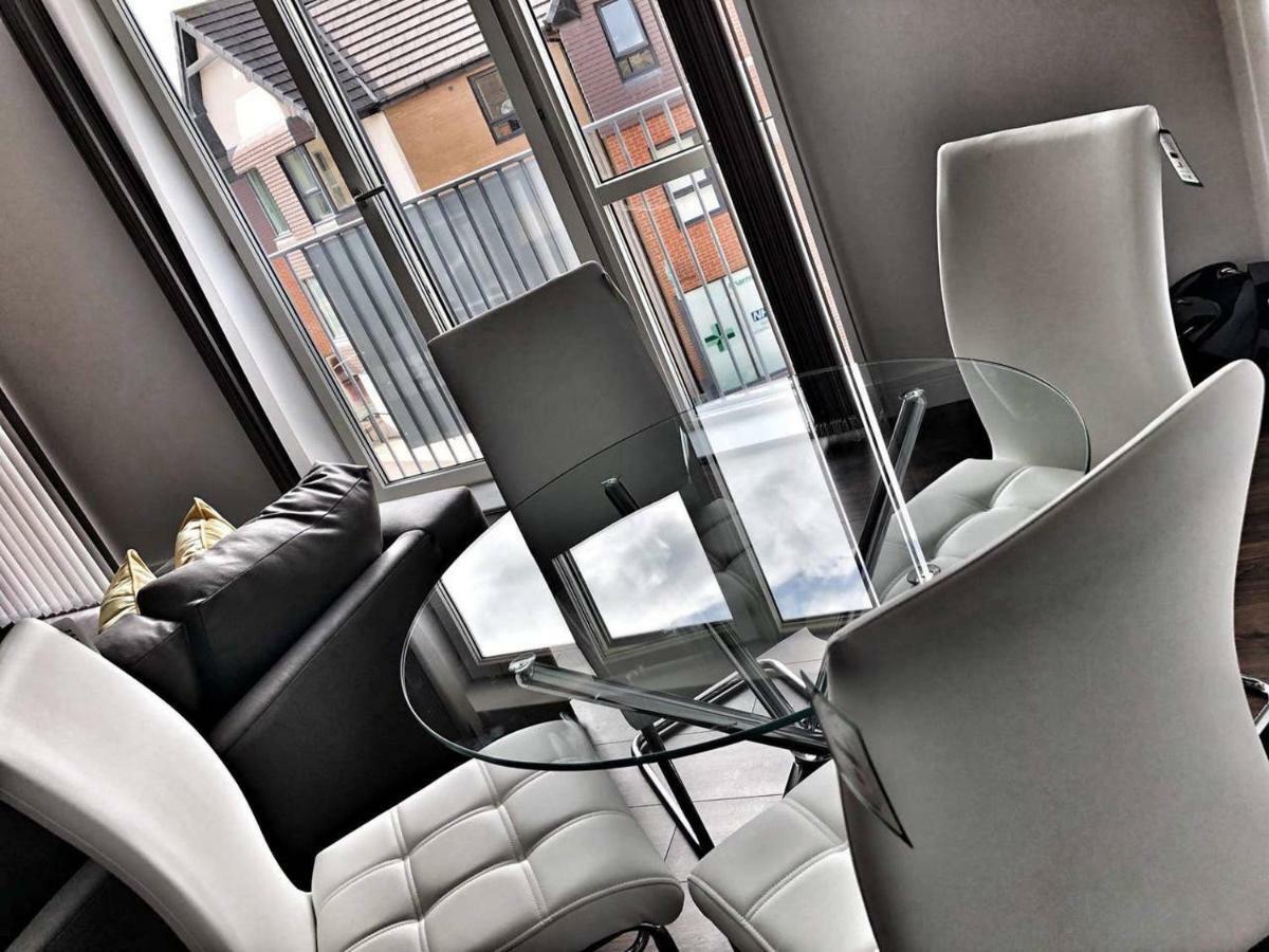 Amazing & Spacious 2 Bed 2 Bath Luxury Apartment With Balcony Free Wifi Sleeps 6 Bushey Luaran gambar