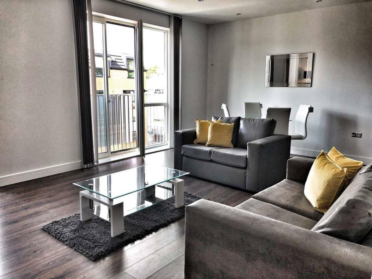 Amazing & Spacious 2 Bed 2 Bath Luxury Apartment With Balcony Free Wifi Sleeps 6 Bushey Luaran gambar