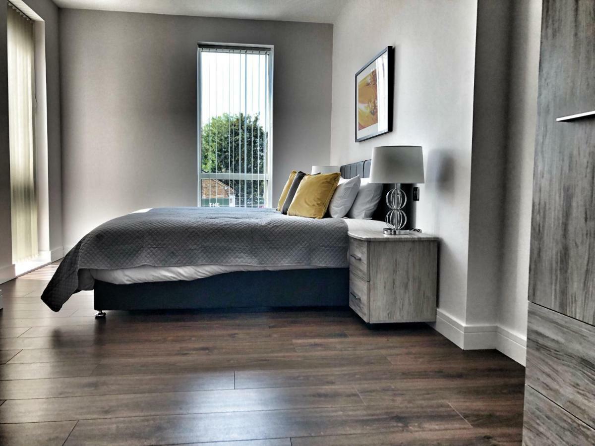 Amazing & Spacious 2 Bed 2 Bath Luxury Apartment With Balcony Free Wifi Sleeps 6 Bushey Luaran gambar